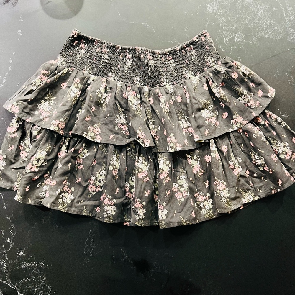 Aerie Floral Smocked Tiered Ruffle Mini Skirt – Women’s Medium